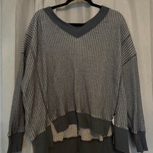 American Eagle Black and White Knit Sweater